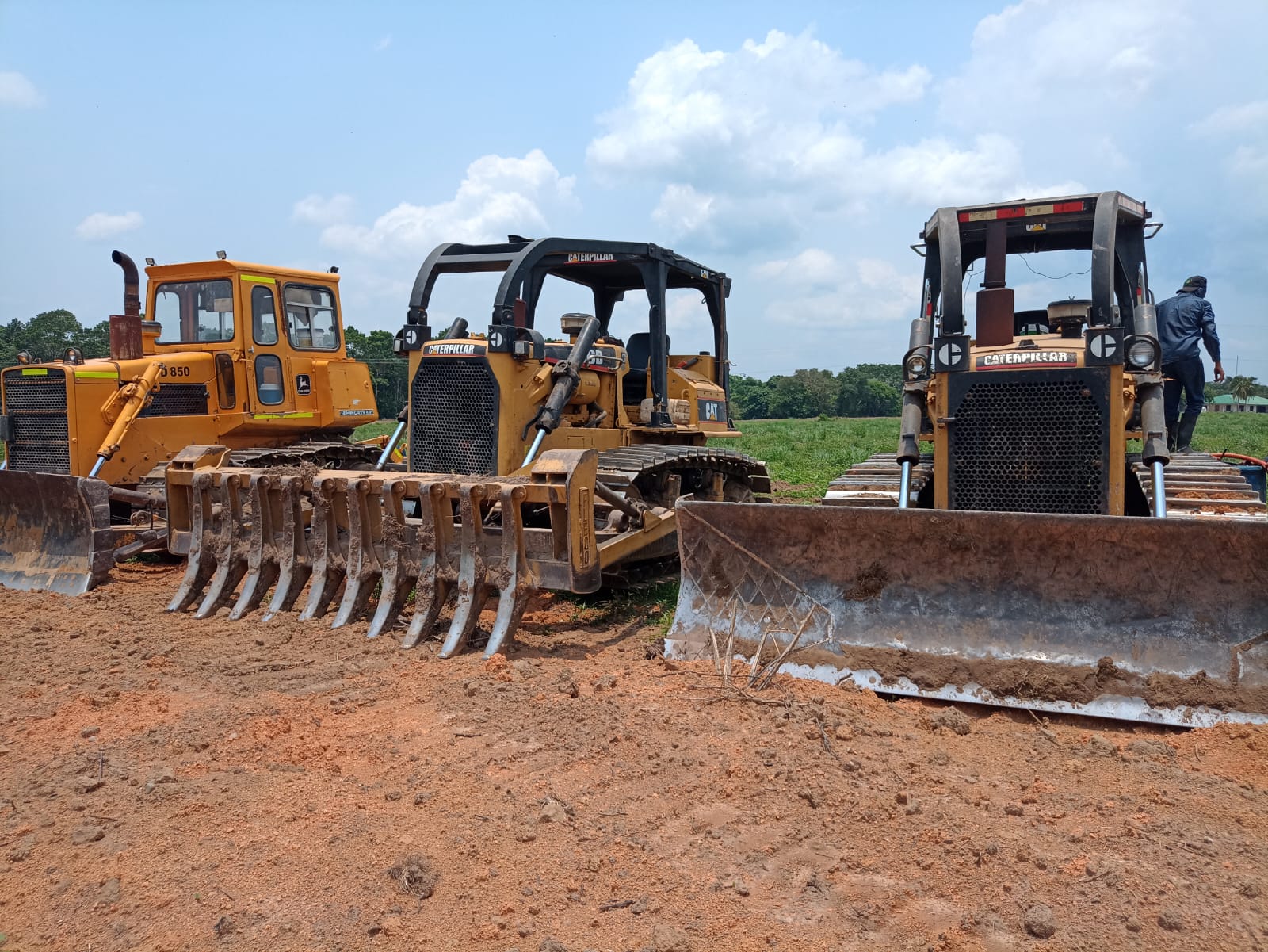 Preparación de terreno con máquinas